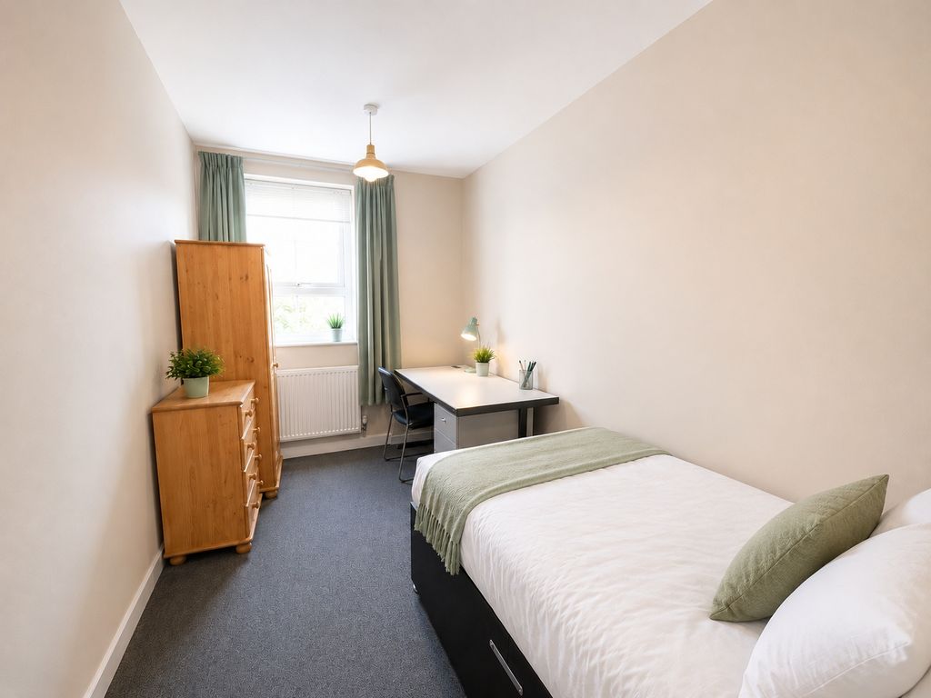 Property photo 3 of 8 Bright Bedroom With Large Desk And Ample Storage...