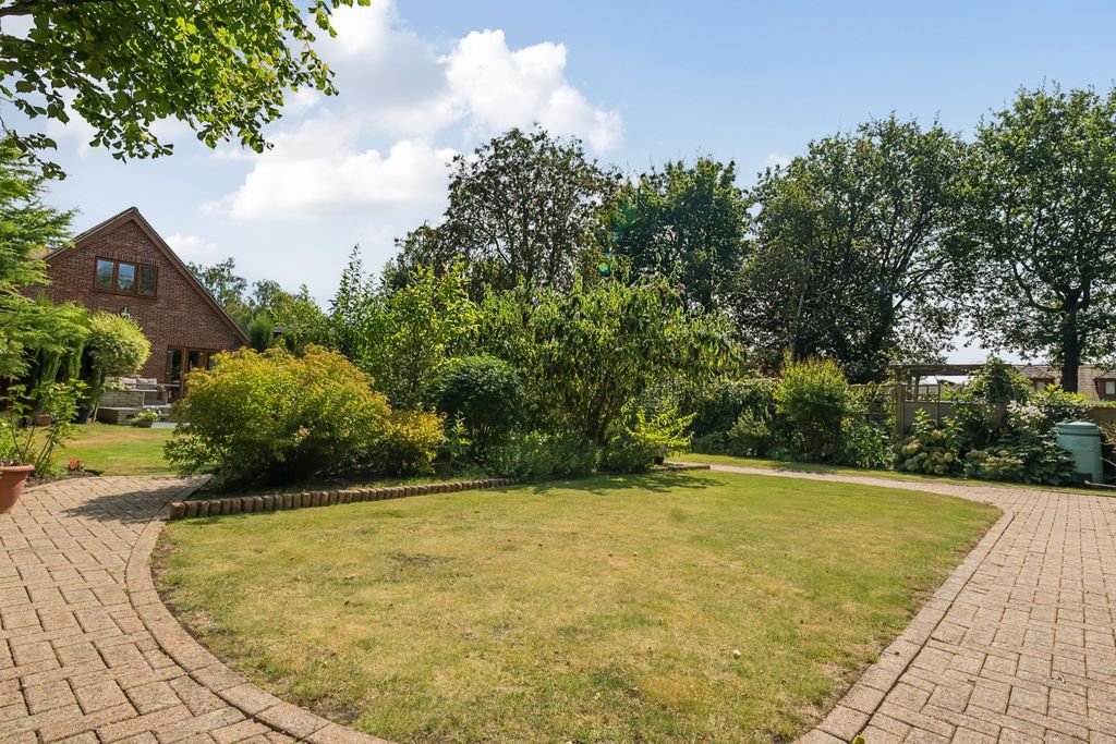 Property photo 2 of 18 Rear Garden