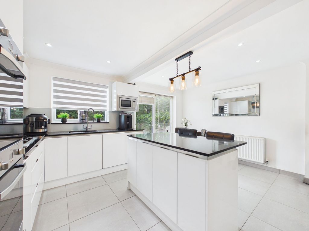Property photo 3 of 20 Dining Kitchen
