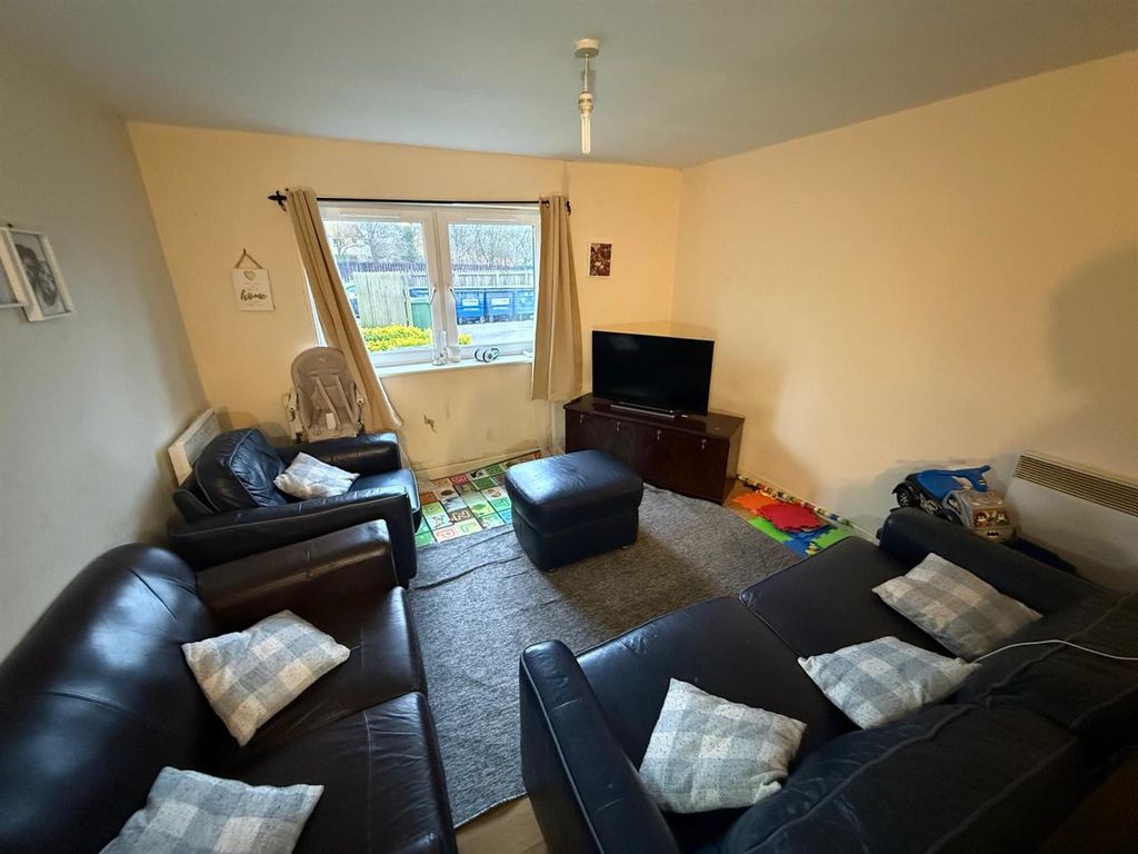 Property photo 2 of 8