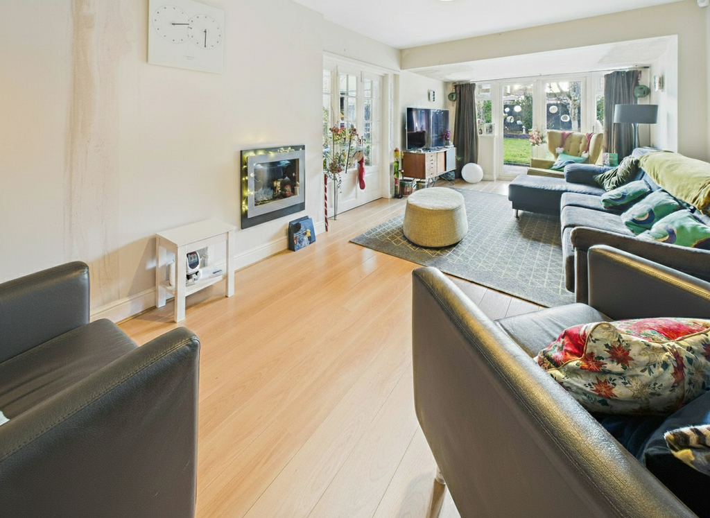 Property photo 1 of 42 Cam04425G0Pr0312Still009001