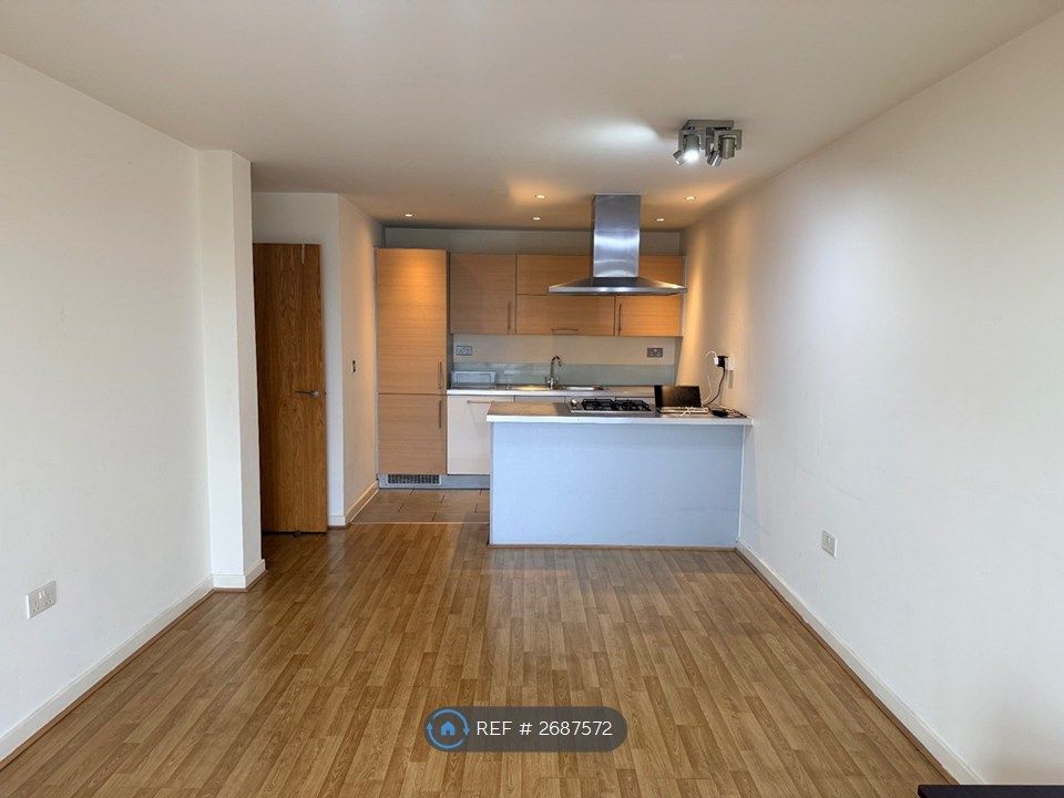 Property photo 2 of 10 Living Room / Kitchen