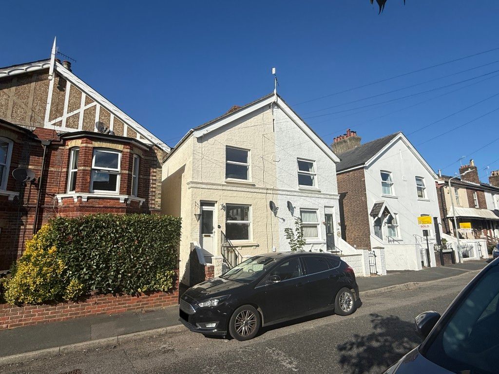 Property photo 1 of 5 Front View Of Flat In Need Of Improvement