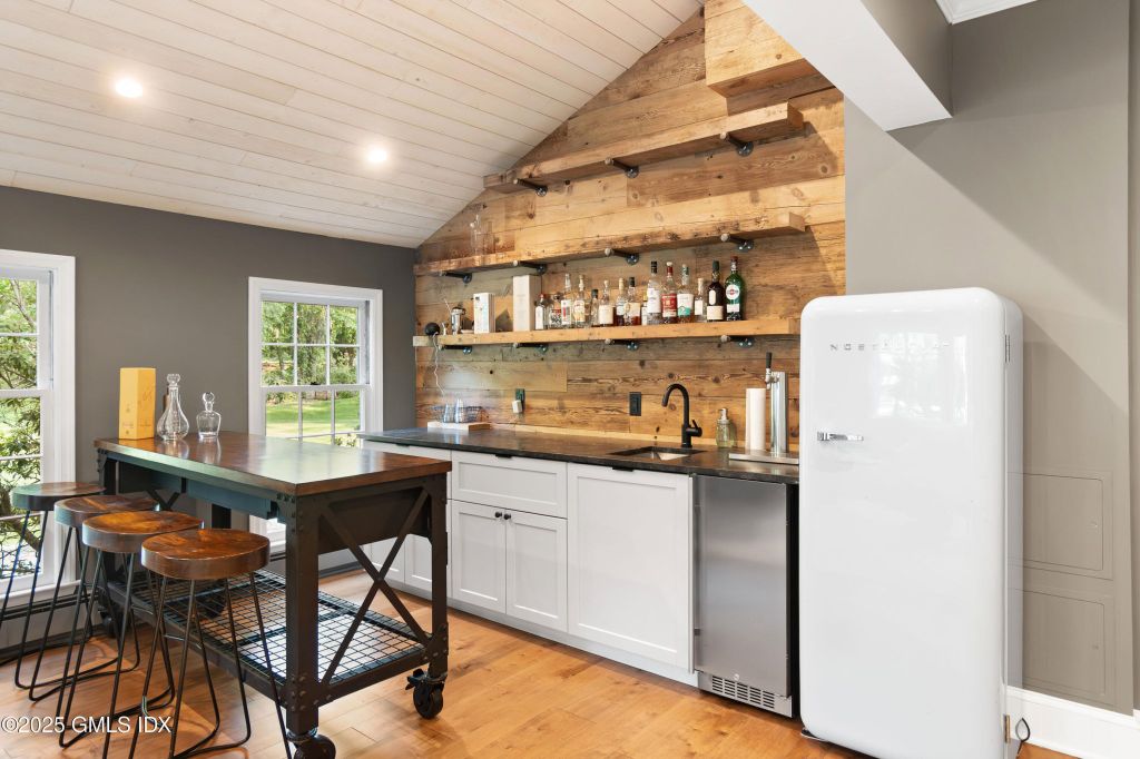 Property photo 3 of 9 <Alttext/>