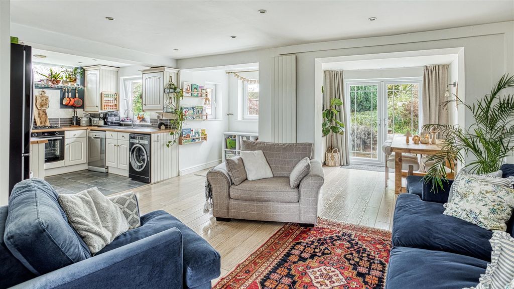 Property photo 3 of 18