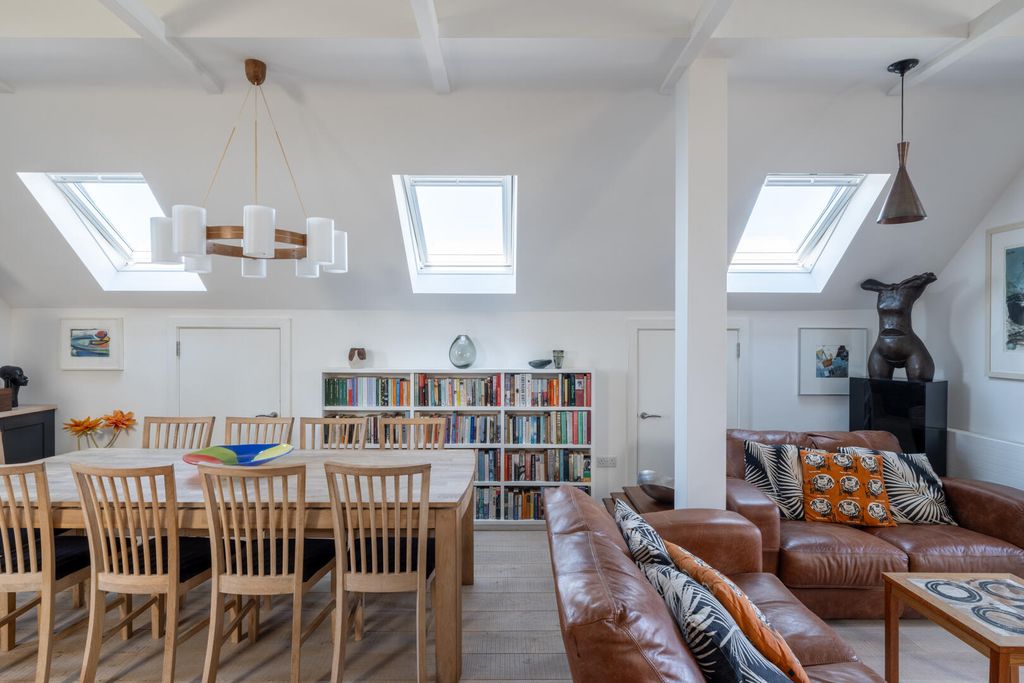 Property photo 3 of 27 A0Op600000Epikbman_N34_Highres.Jpg