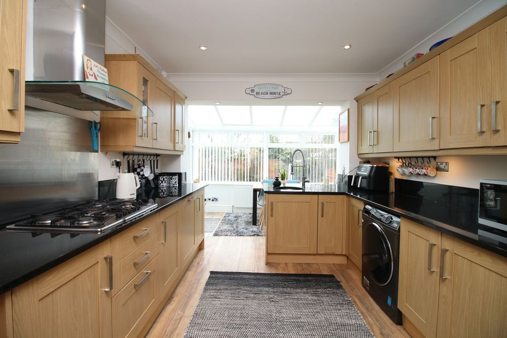 Property photo 3 of 28