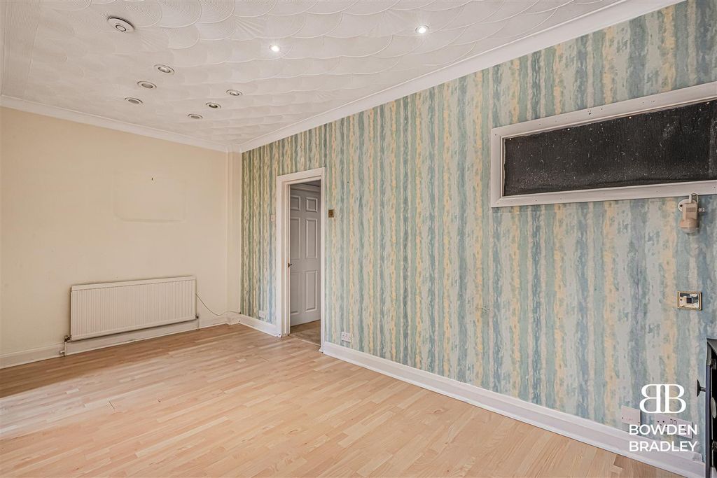 Property photo 3 of 19 Dining Area