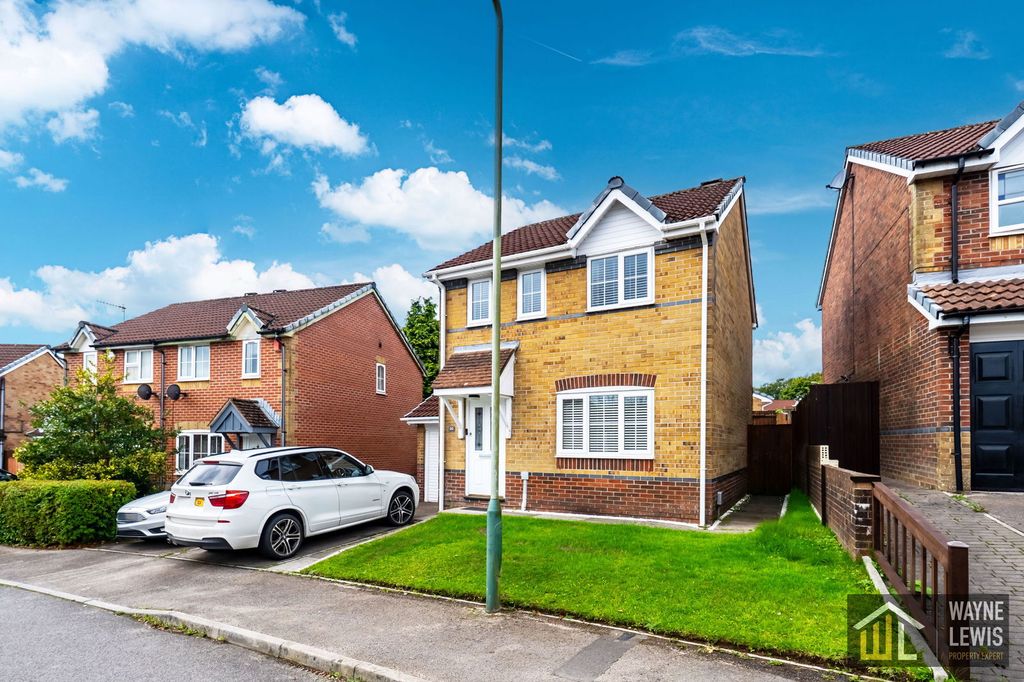 Property photo 1 of 32