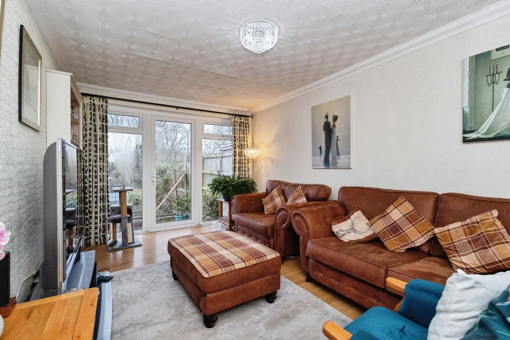 Property photo 2 of 24 Living Room