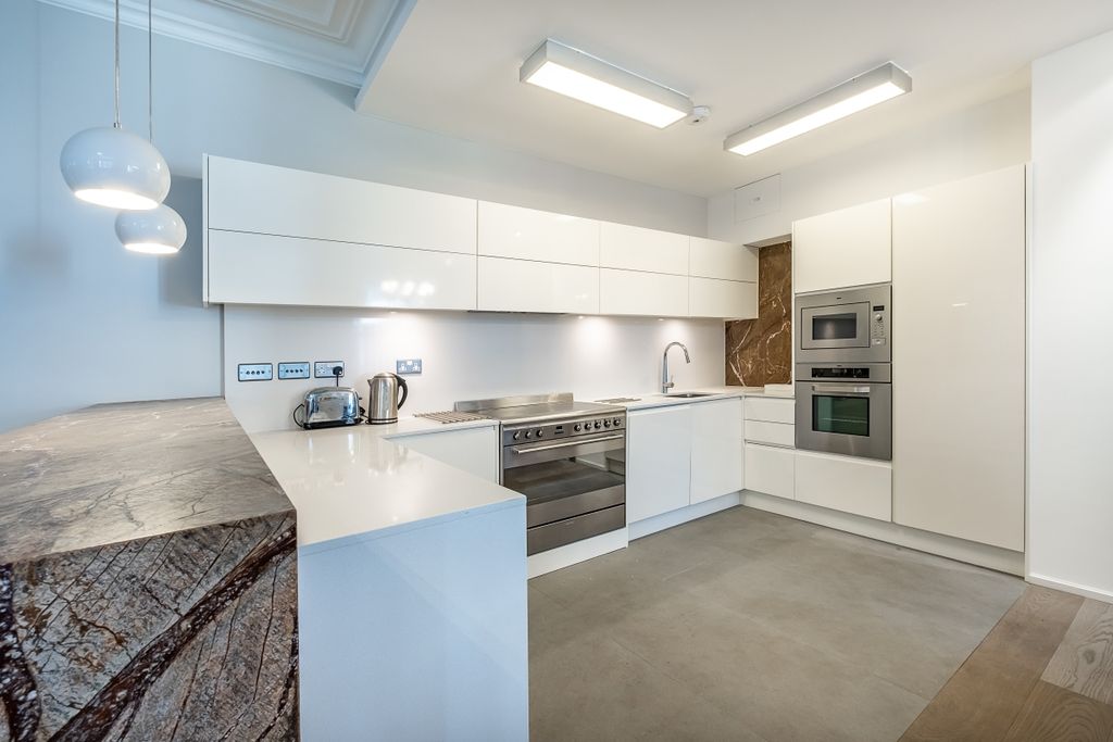 Property photo 3 of 31 Kitchen