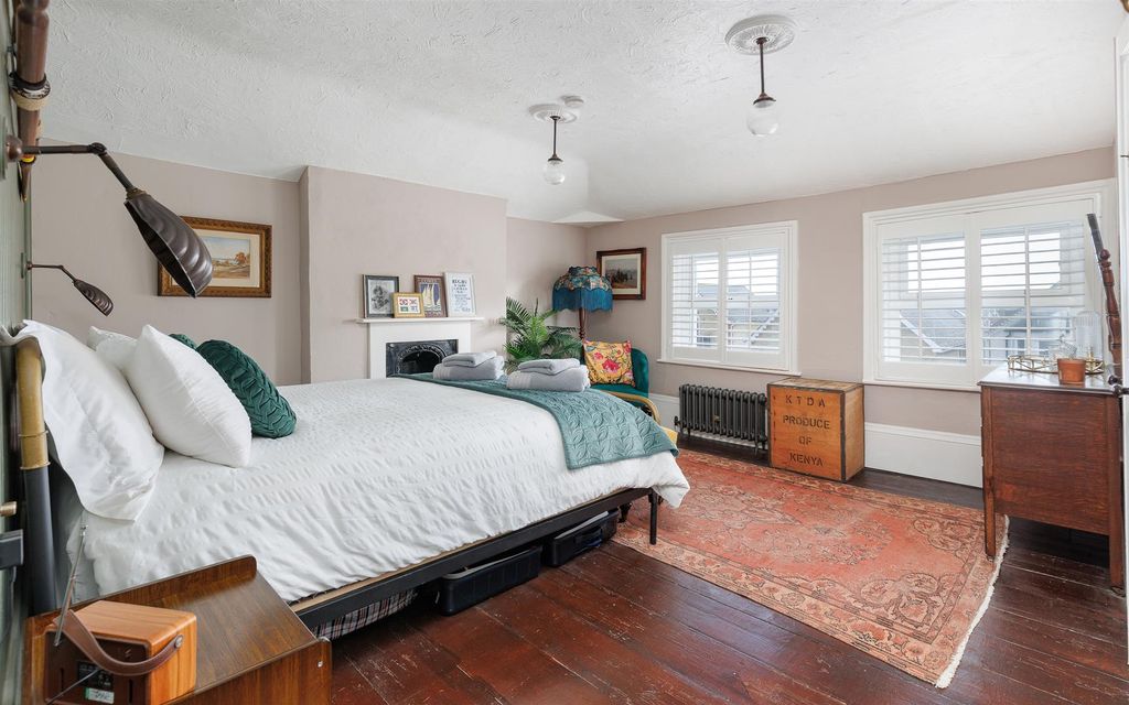 Property photo 3 of 54