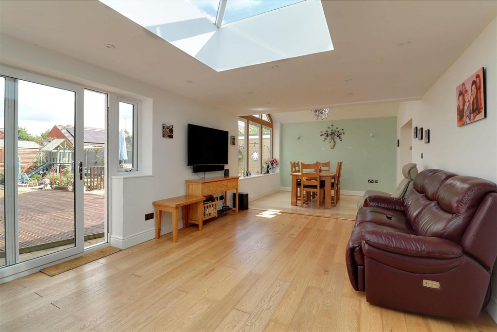 Property photo 3 of 28