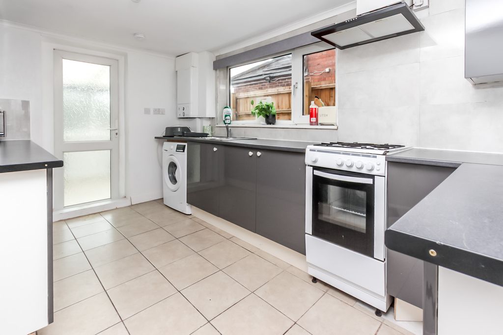 Property photo 3 of 13 Kitchen