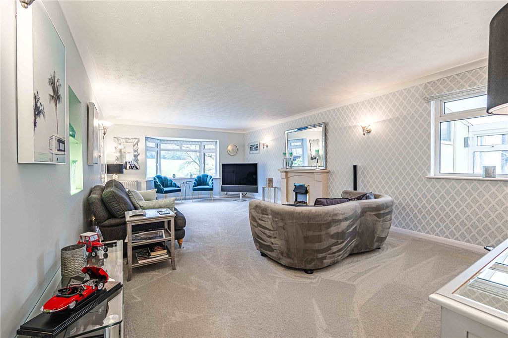 Property photo 2 of 27 Picture No. 33