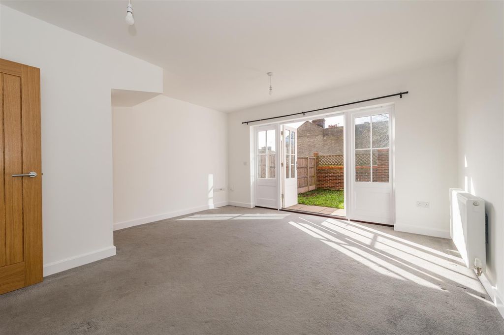 Property photo 3 of 16 Mevia_16.Jpg