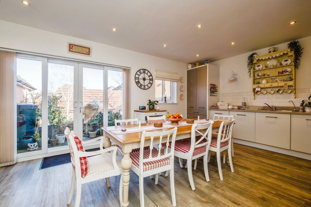 Property photo 3 of 16 Kitchen/Dining Room