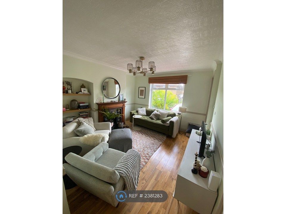 Property photo 1 of 16 Living Room