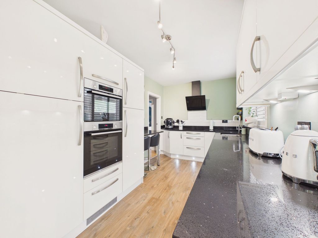 Property photo 3 of 16 Breakfasting Kitchen