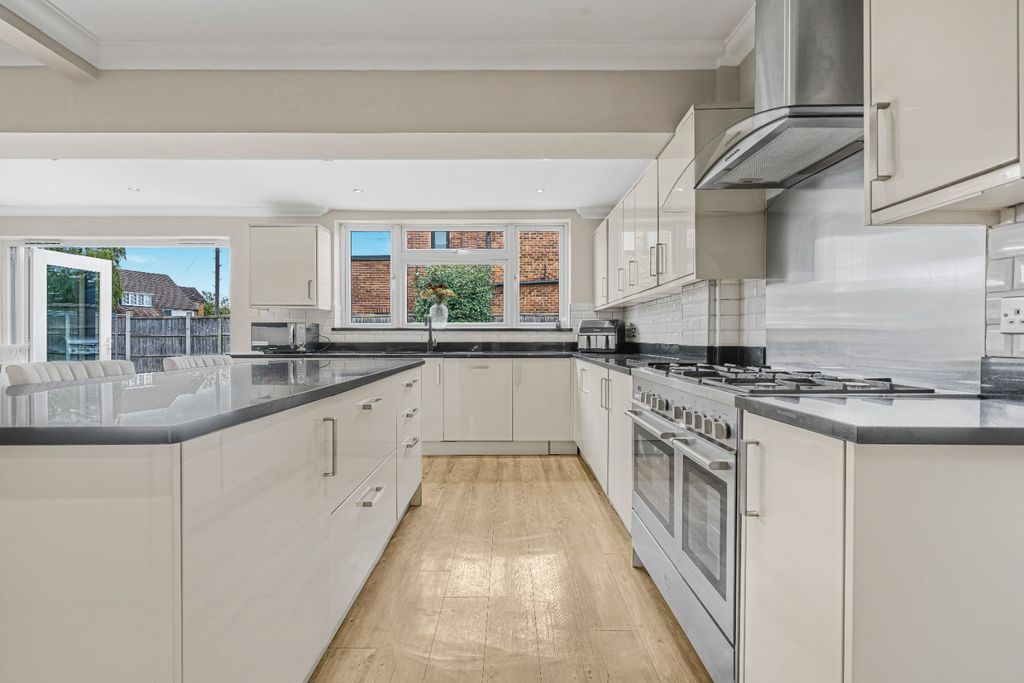 Property photo 3 of 25 5426993