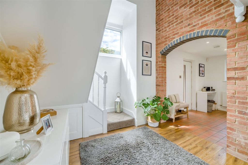 Property photo 3 of 39