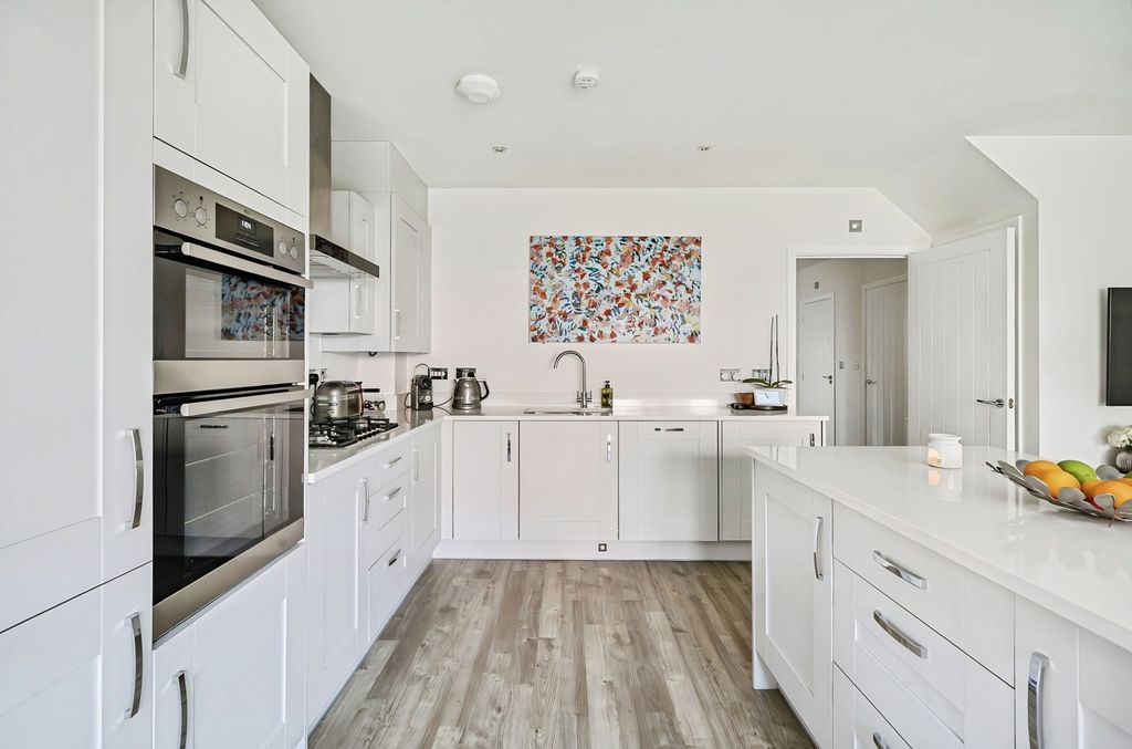 Property photo 2 of 25 Pbox-Img.Jpg