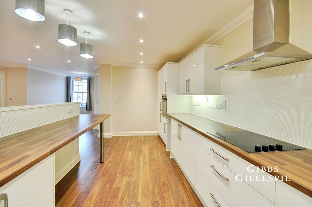 Property photo 3 of 8 Pbox-Img.Jpg
