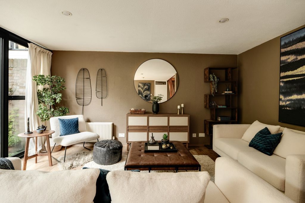 Property photo 2 of 18 Sitting Area