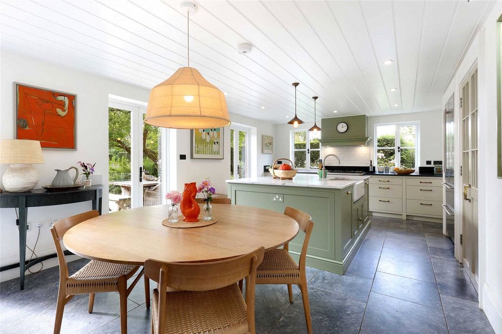 Property photo 3 of 32 Kitchen/B'fast Room