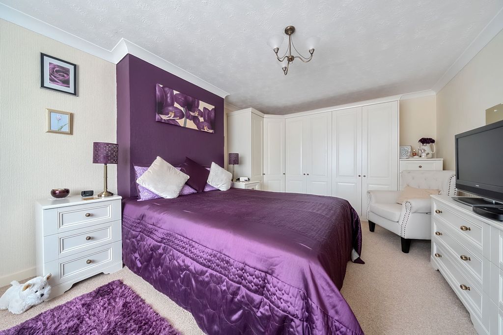 Property photo 3 of 23