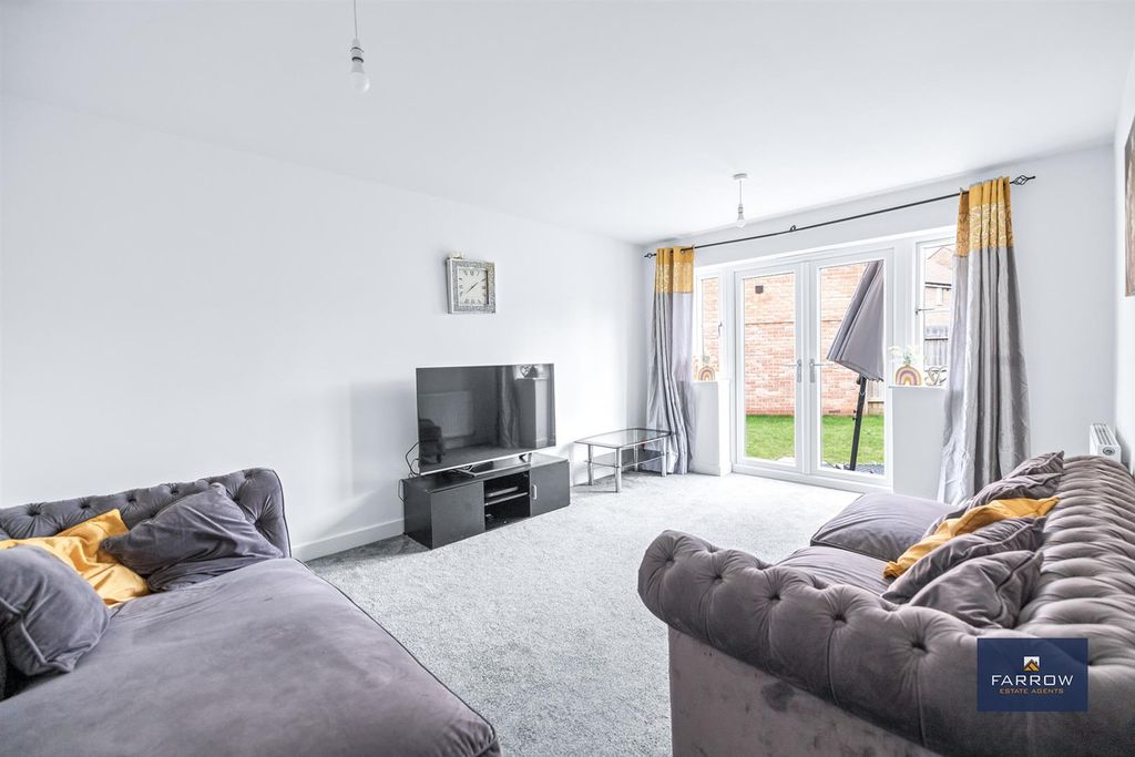 Property photo 2 of 34 Living Room