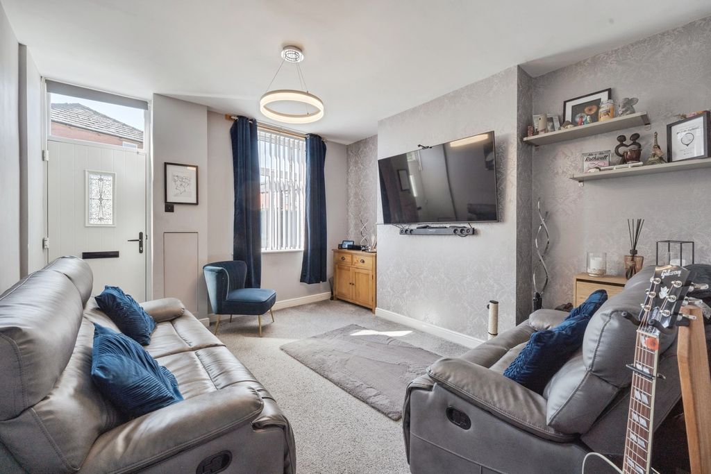 Property photo 3 of 20 Pbox-Img.Jpg