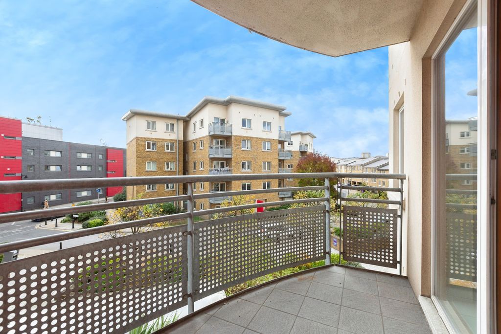 Property photo 2 of 20