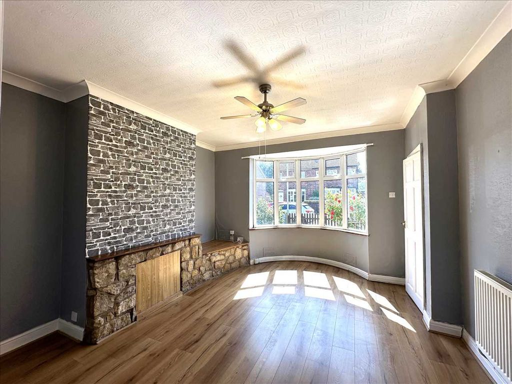 Property photo 2 of 14 Entrance Hall: