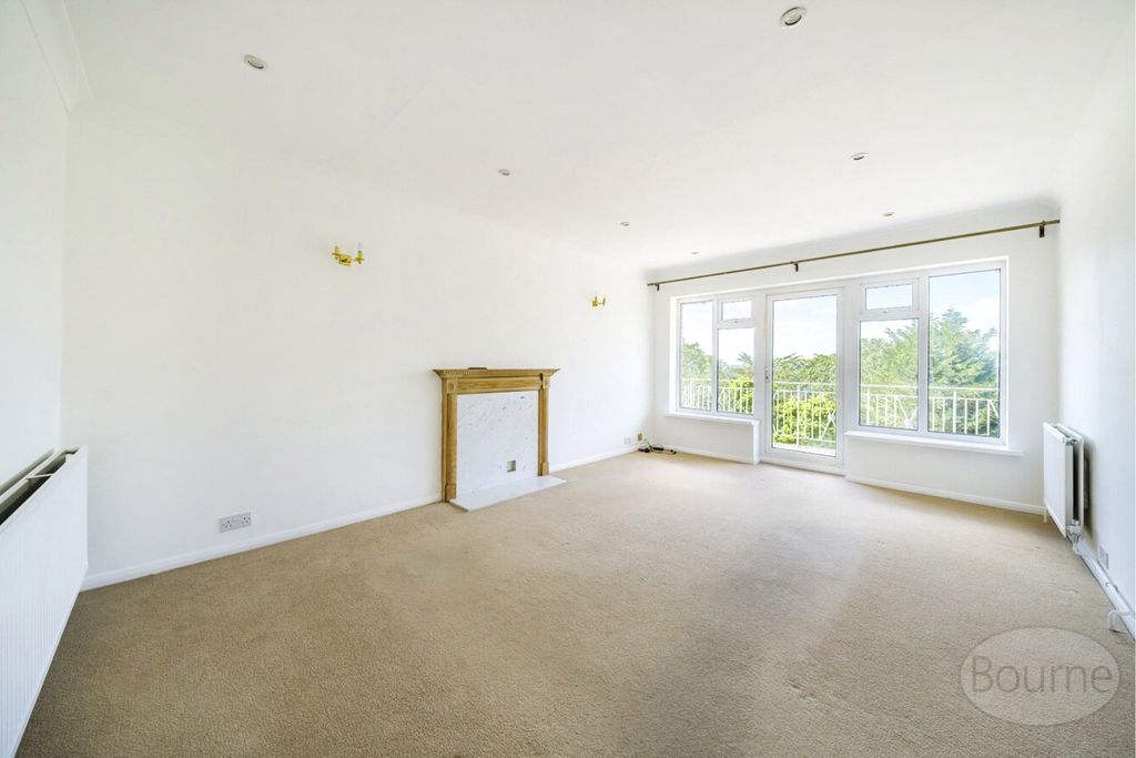 Property photo 2 of 10 Picture No. 74