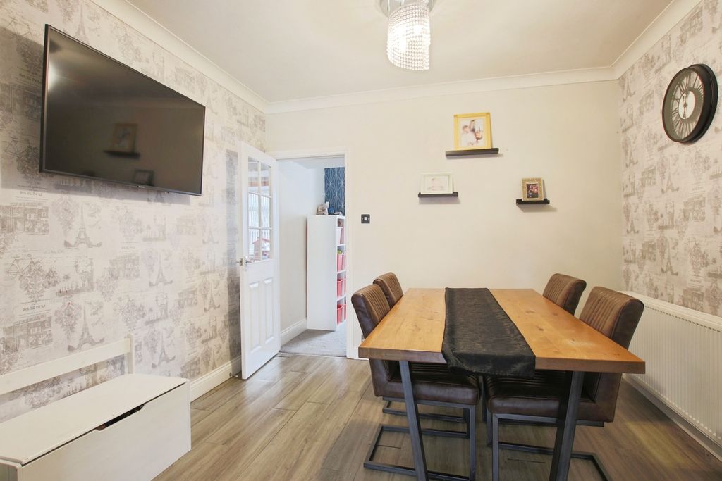 Property photo 3 of 16 4693358