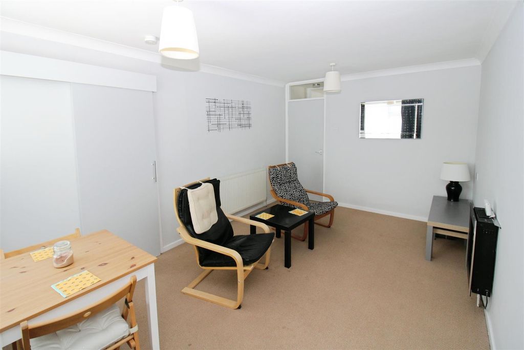 Property photo 2 of 12 Lounge