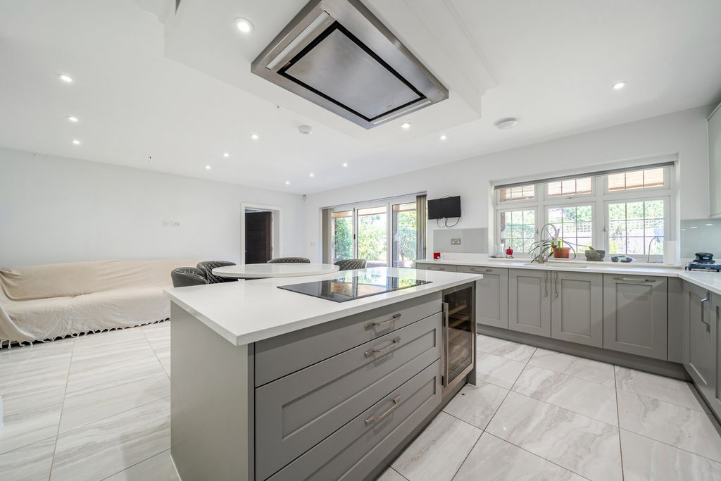 Property photo 2 of 22 1501205-7-6A70Cde...