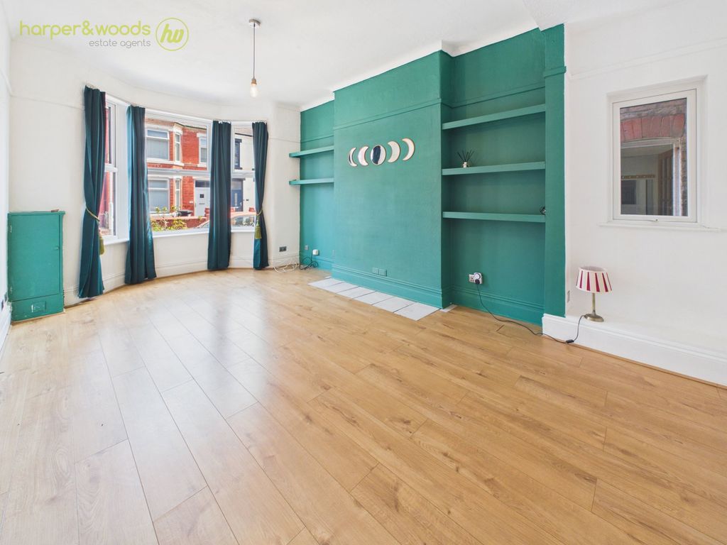 Property photo 2 of 34