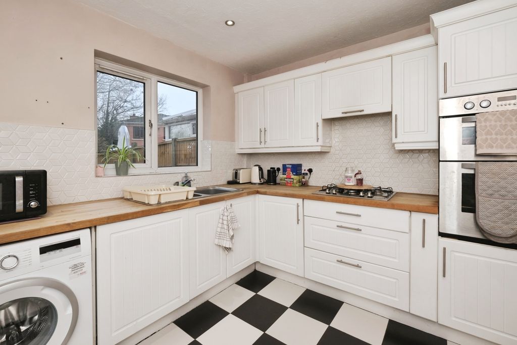 Property photo 2 of 15 Kitchen