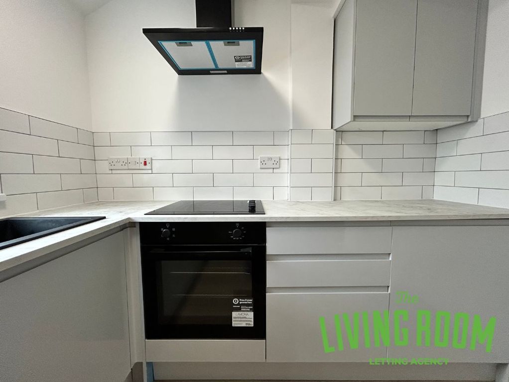 Property photo 2 of 14 Kitchen 2