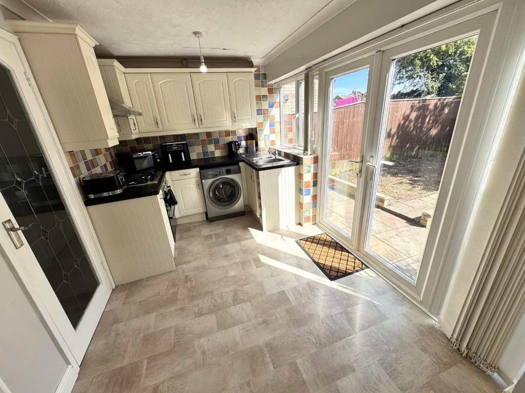 Property photo 3 of 19 Kitchen/Diner