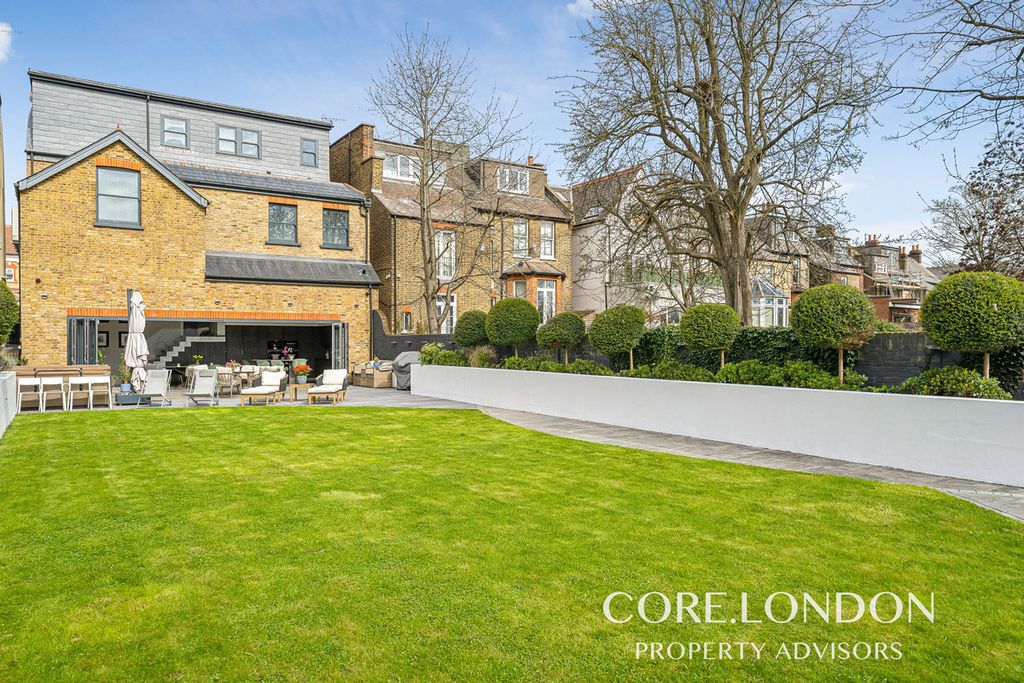 Property photo 2 of 32