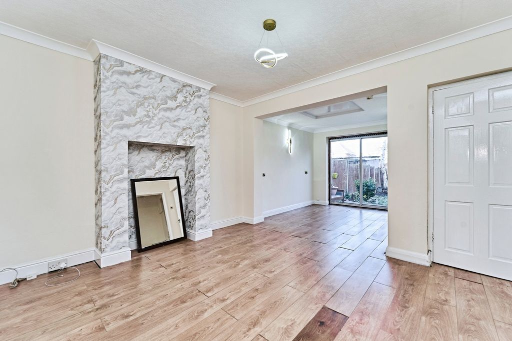 Property photo 3 of 13 Pbox-Img.Jpg