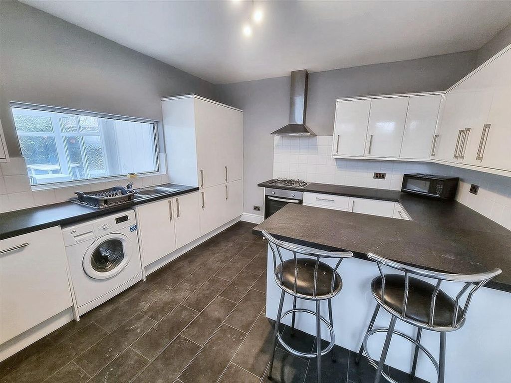 Property photo 1 of 11 28Bakitchen.Jpeg