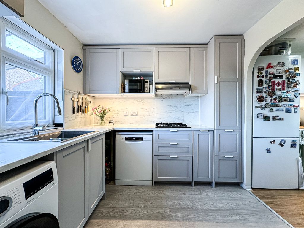 Property photo 3 of 16 5024015