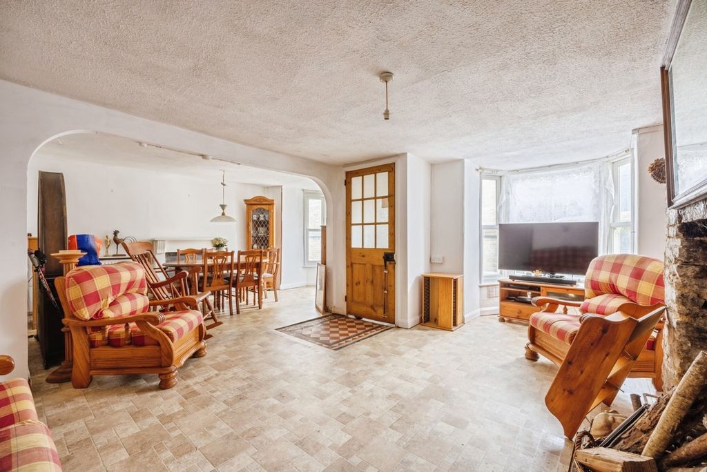 Property photo 2 of 17 Living / Dining Room