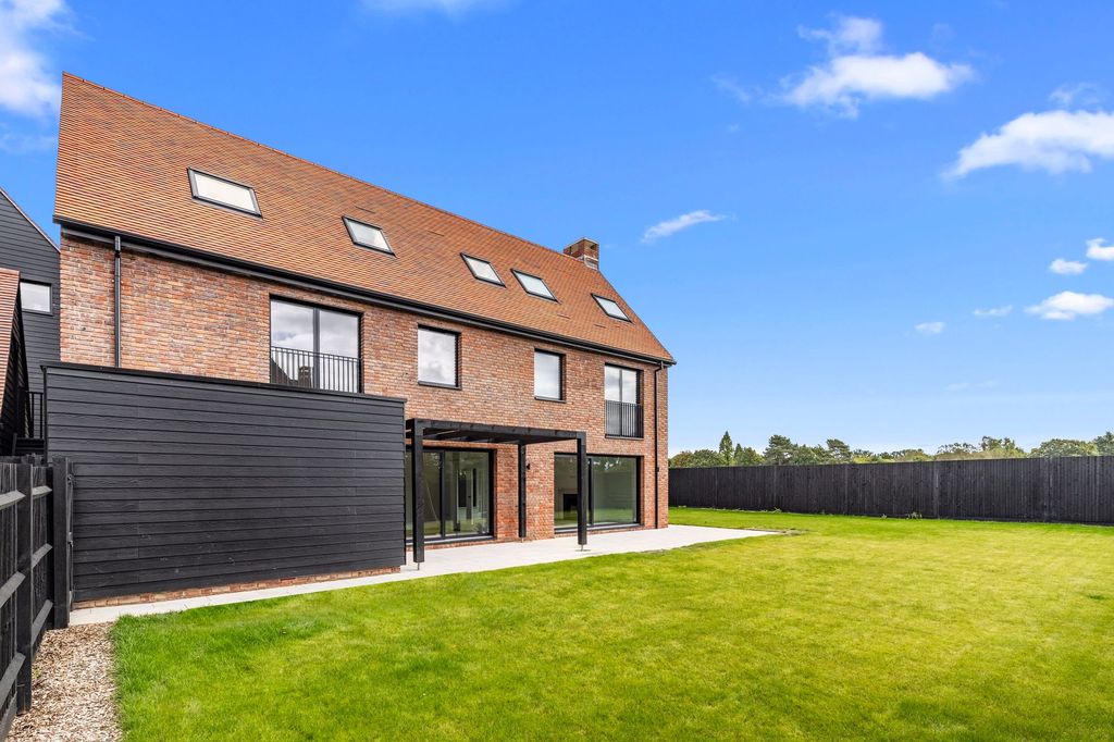 Property photo 2 of 28 Photo 27