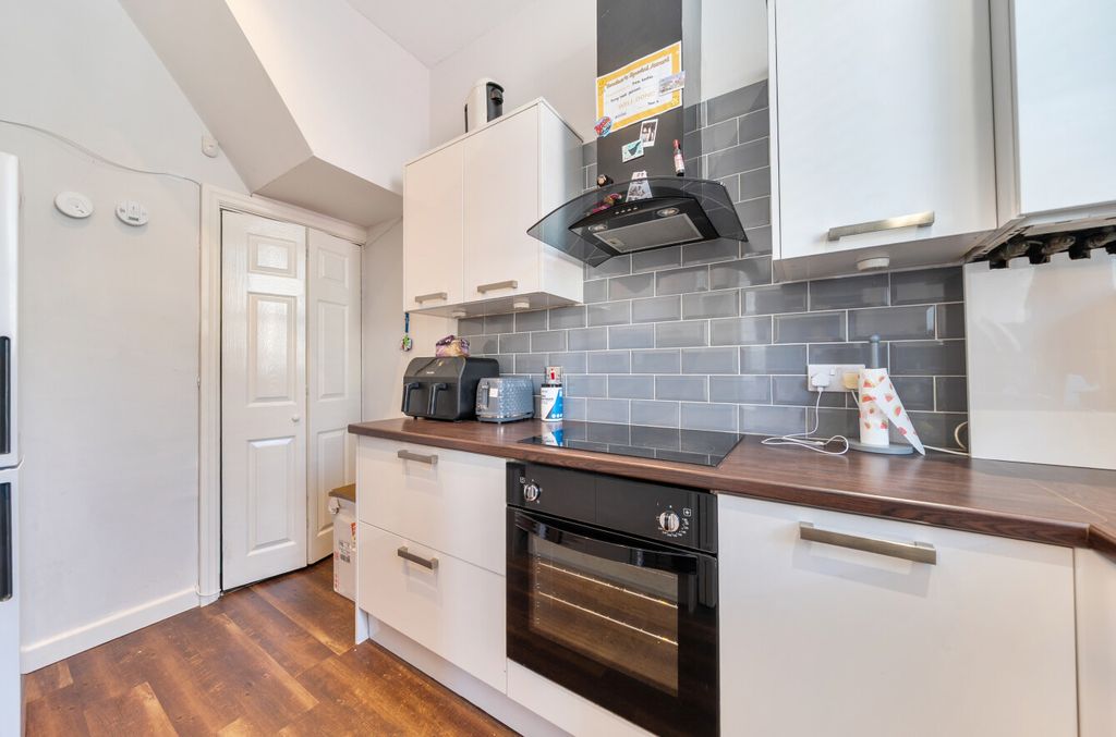 Property photo 3 of 13 1449020-4-69Eb932...