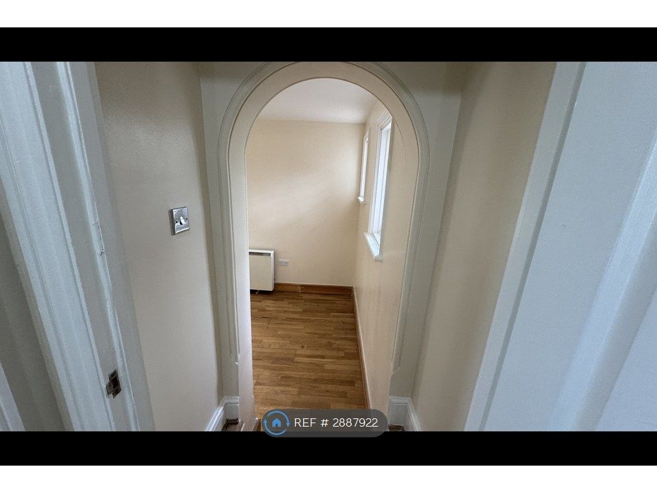 Property photo 2 of 11 Bedroom 1 Entrance